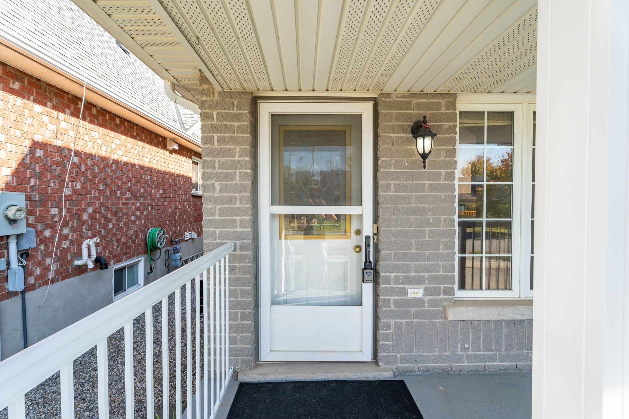 Front Porch/Entrance