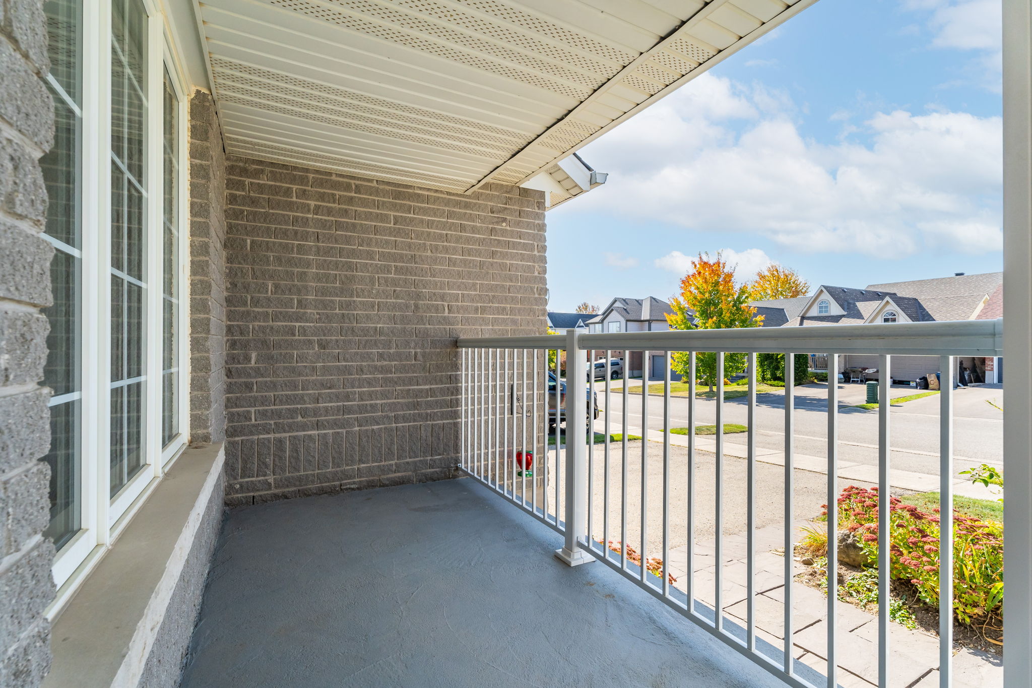 Front Porch/Entrance