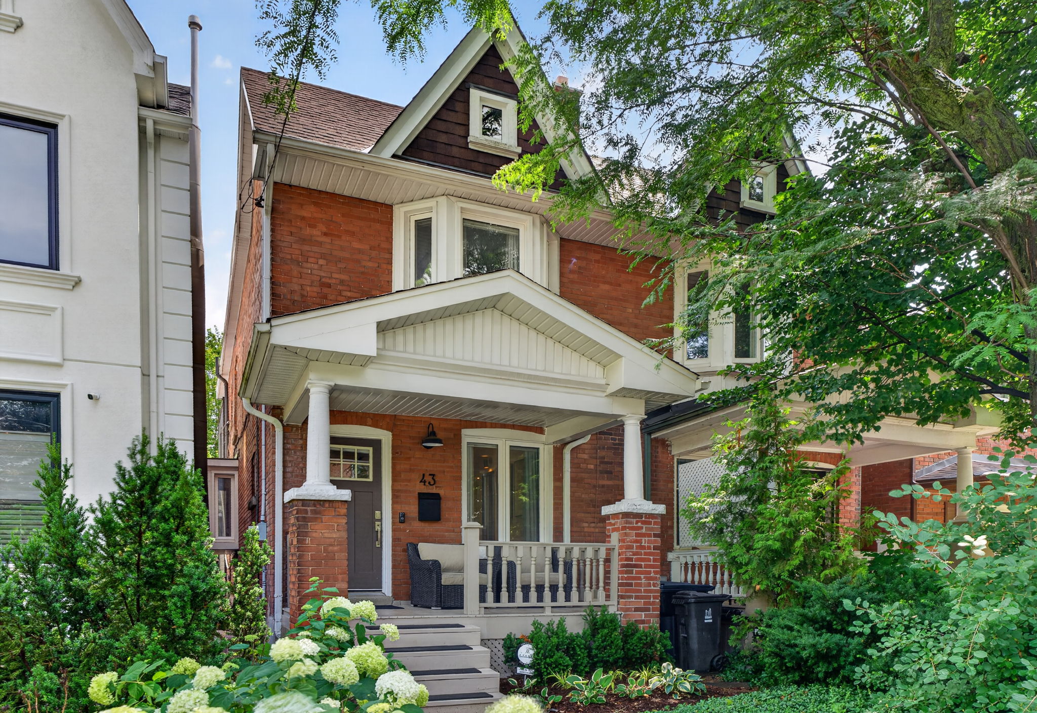 43 Helena Ave Toronto, ON M6G 2H3