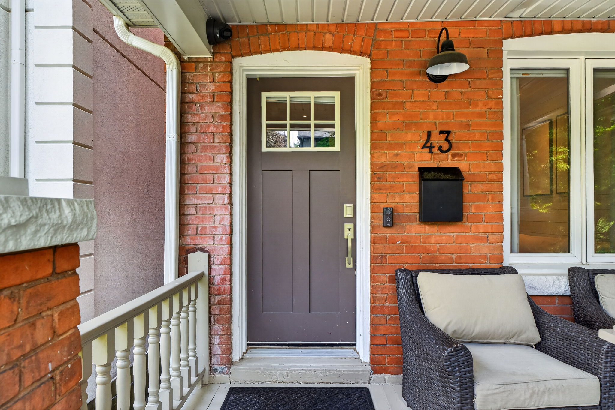43 Helena Ave Toronto, ON M6G 2H3