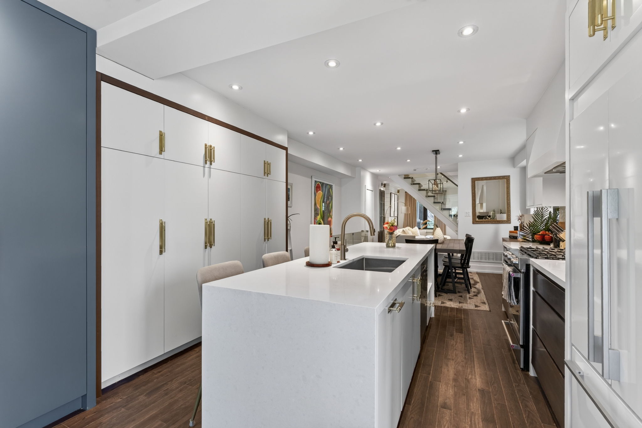 43 Helena Ave Toronto, ON M6G 2H3