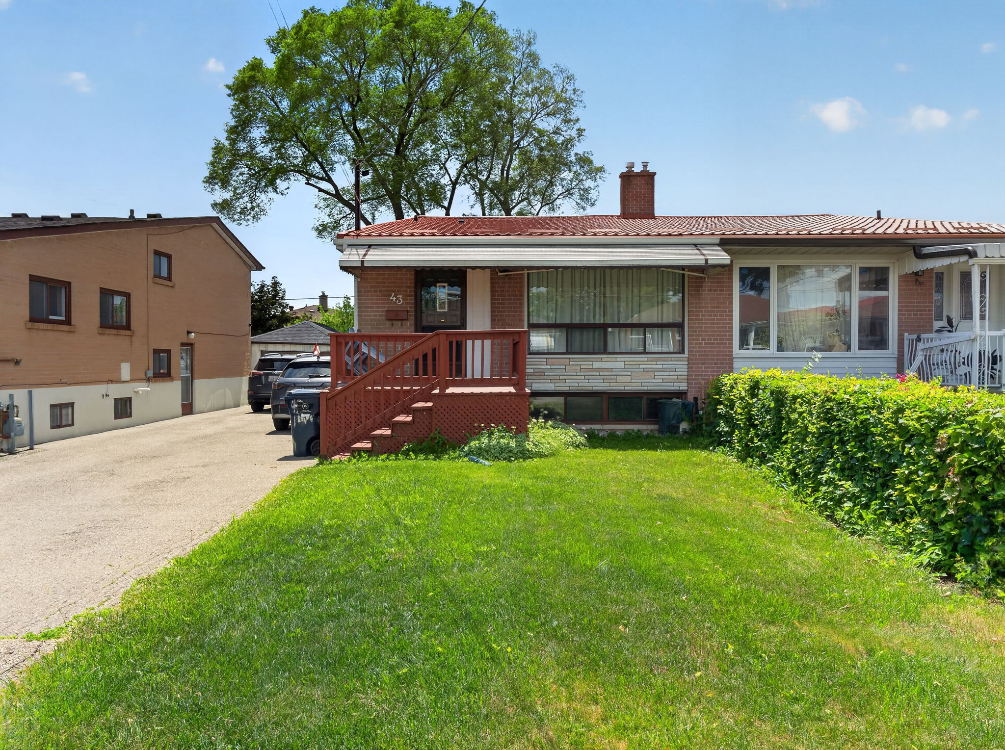 43 Lanyard Rd Toronto, ON M9M 1Y8