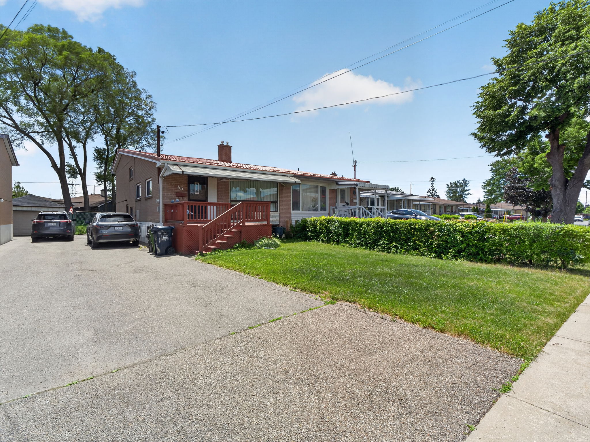 43 Lanyard Rd Toronto, ON M9M 1Y8