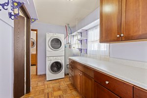 Mudroom with washer/dryer