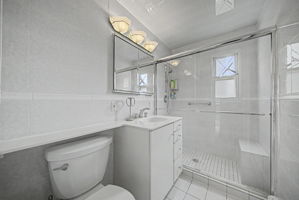  Photo 32