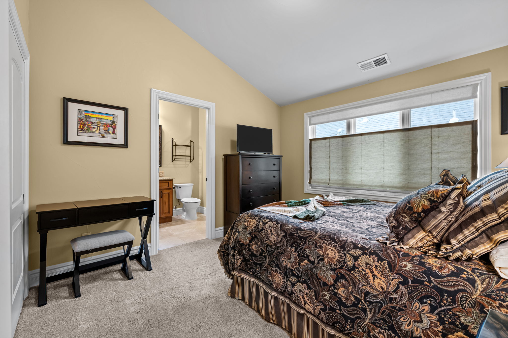 Second ensuite bedroom