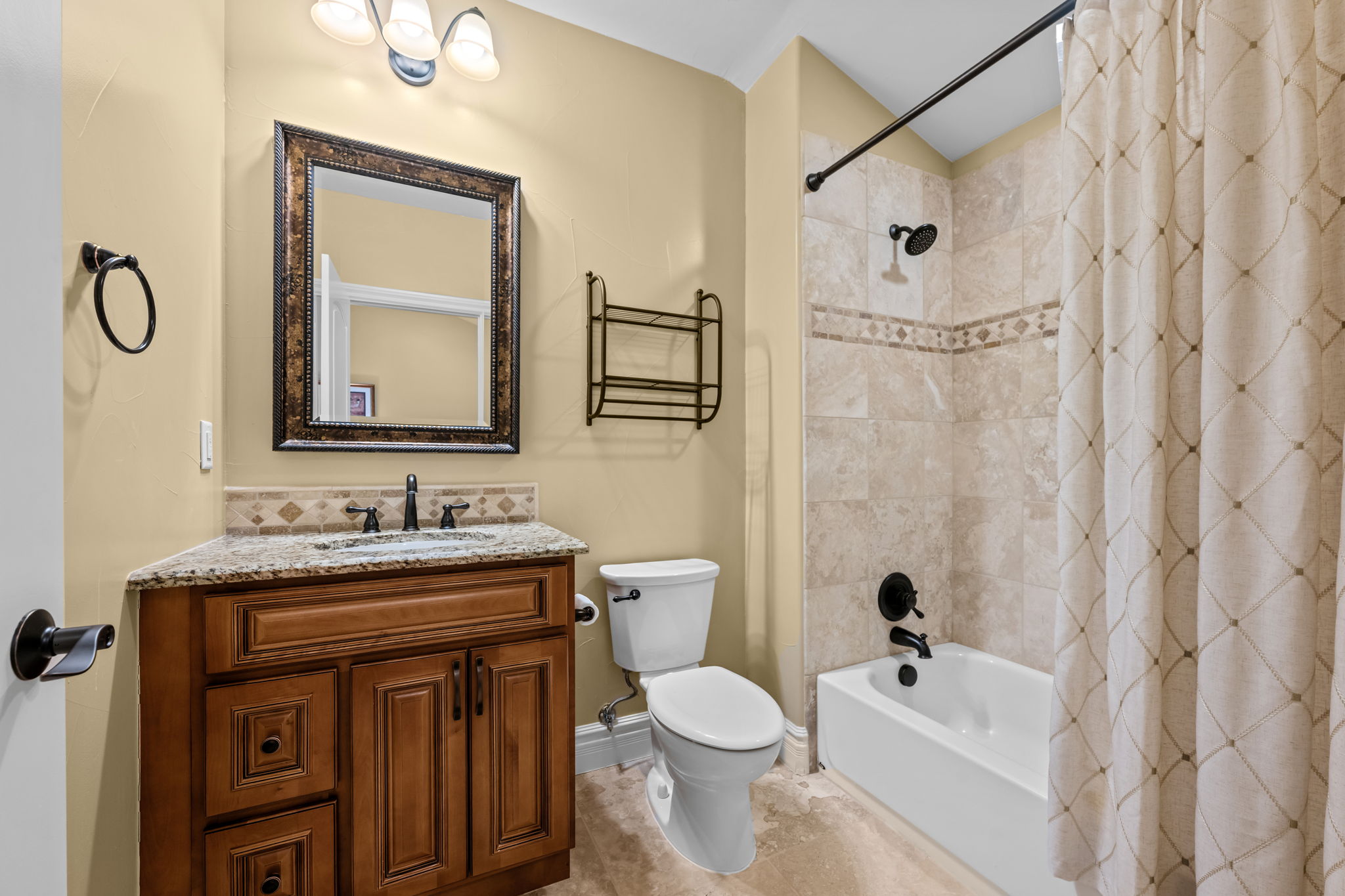 Second ensuite full bathroom