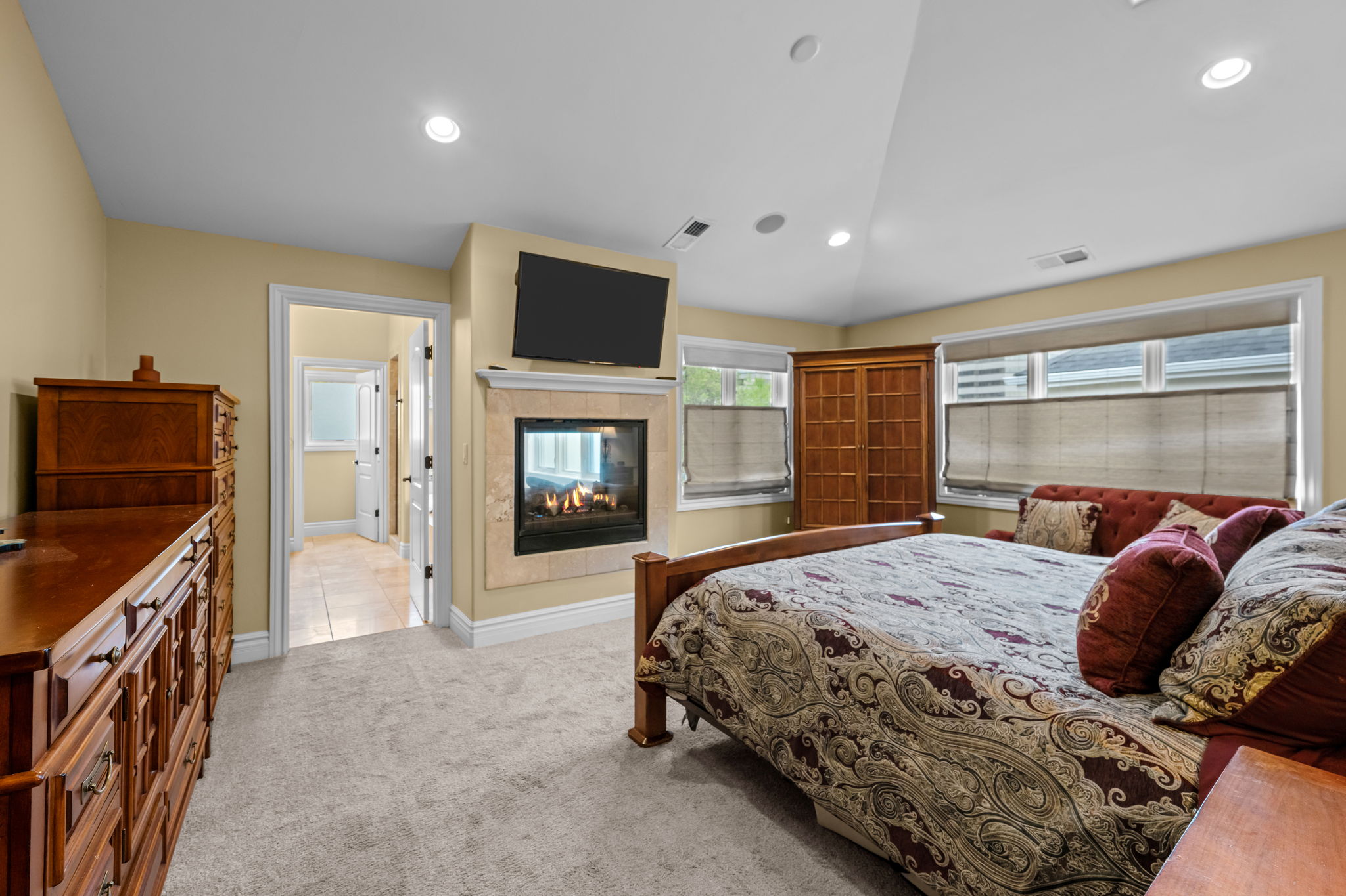 Primary suite, 2-sided fireplace