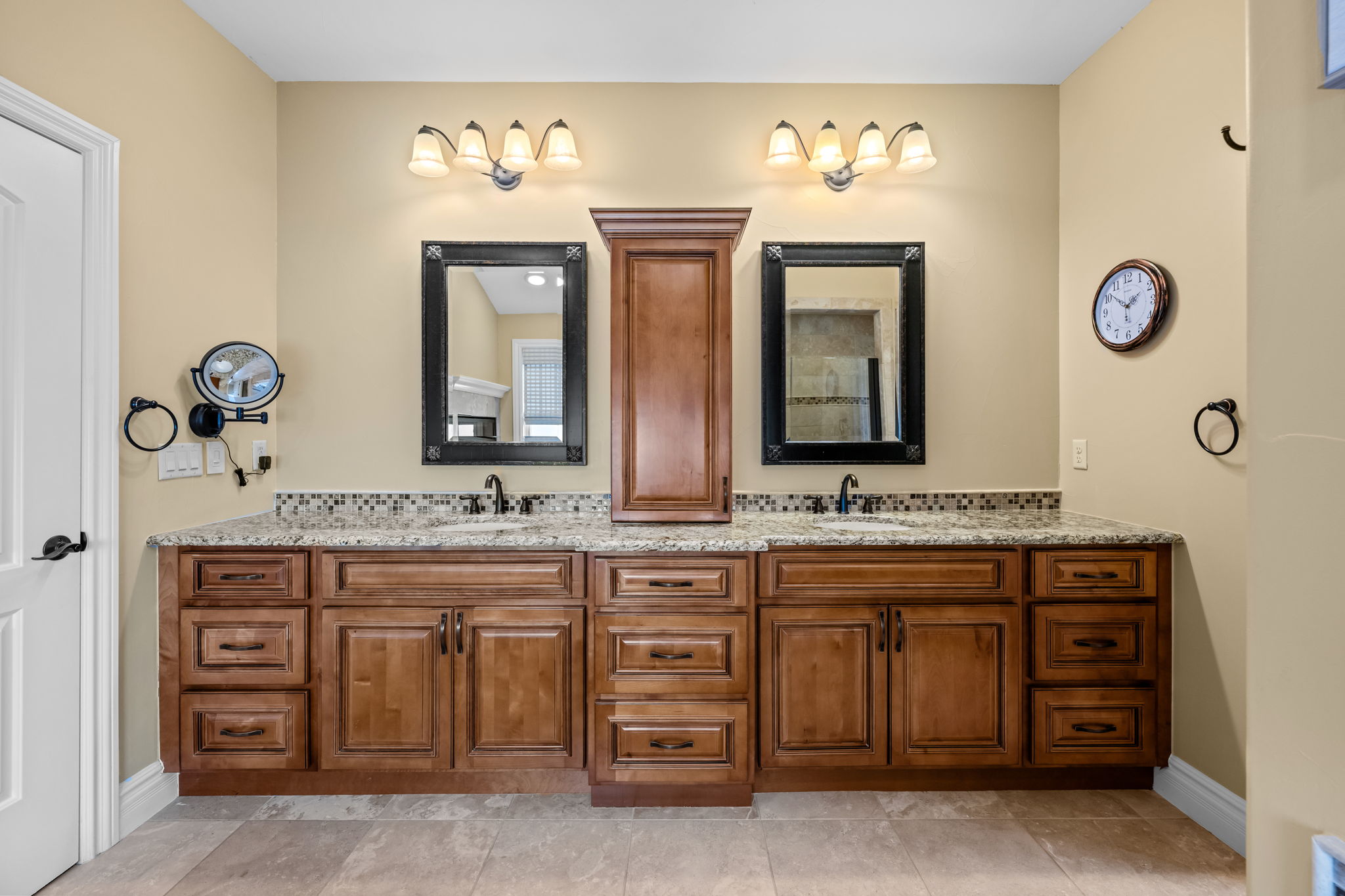 Dual vanities