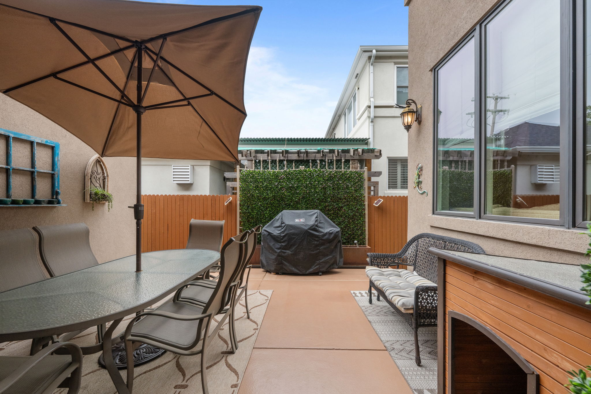 Outdoor patio area off the family room
