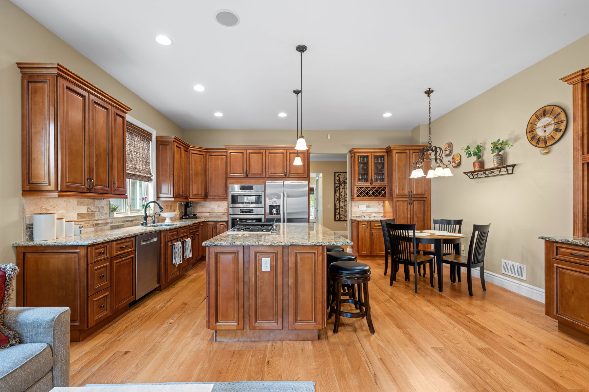 Beautiful floors, open and spacious