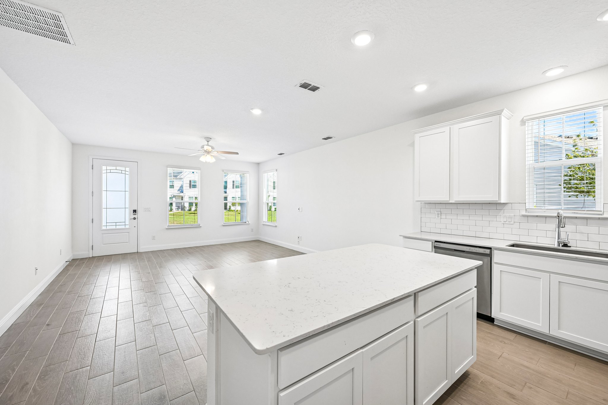 Samantha Court St-S1310-013.jpg