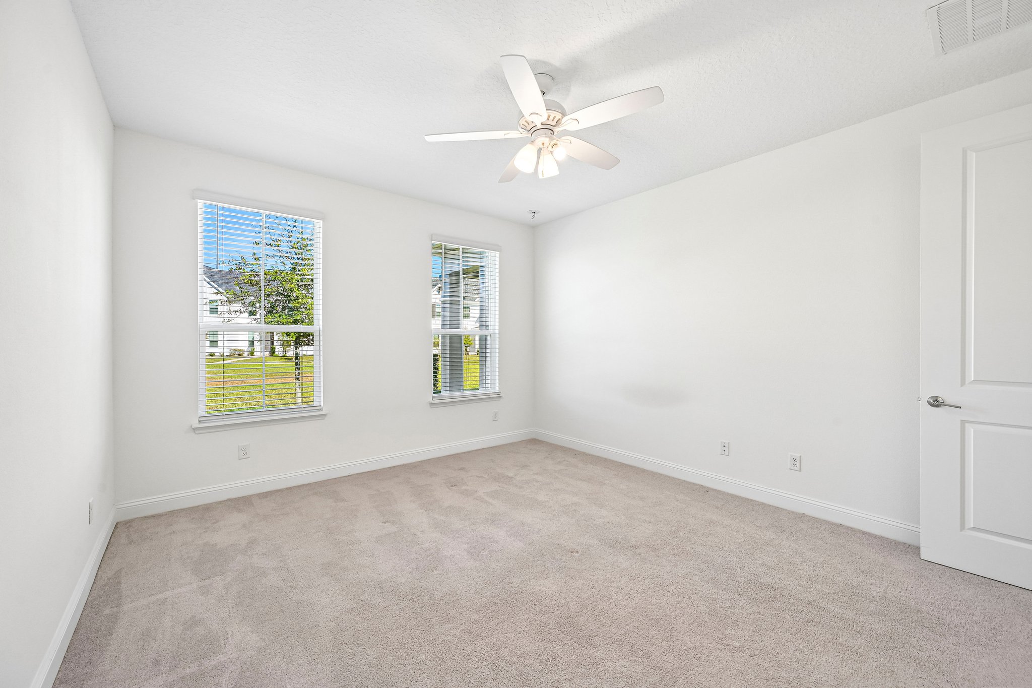 Samantha Court St-S1310-015.jpg