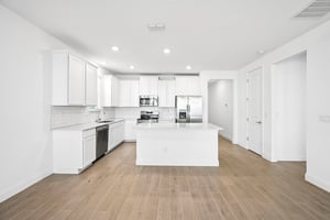 Samantha Court St-S1310-010.jpg