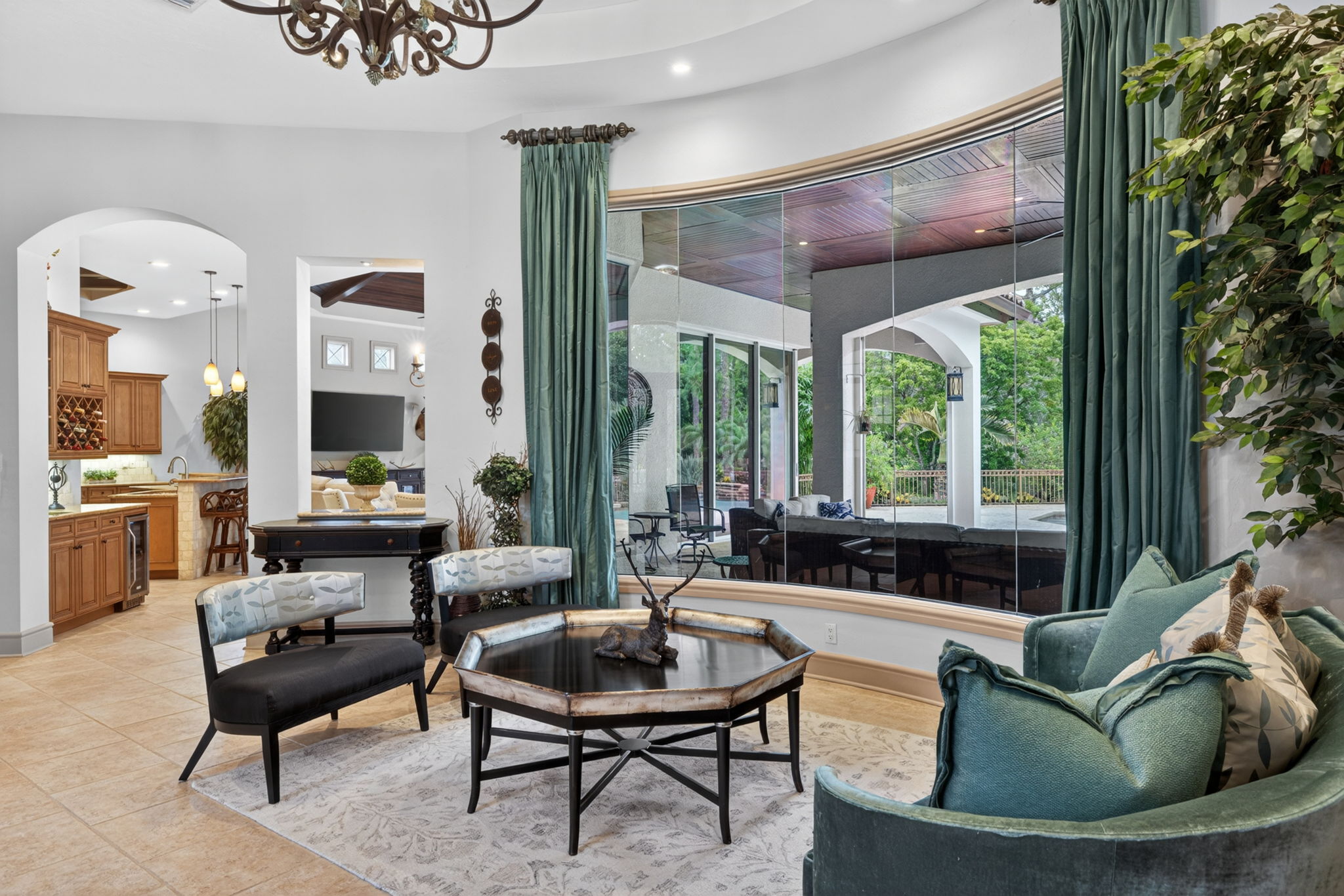 Family Room 3 of 6