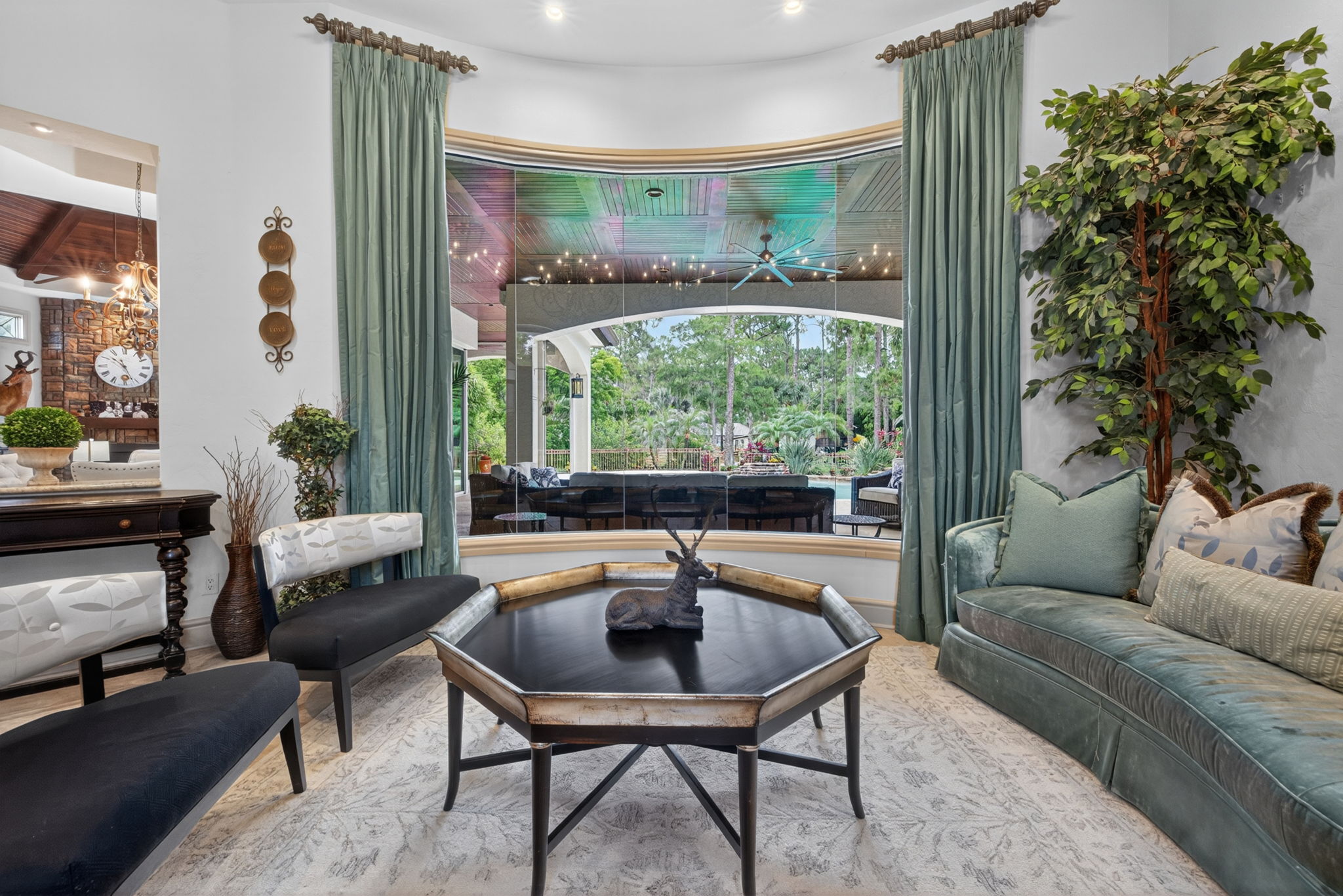 Family Room 4 of 6