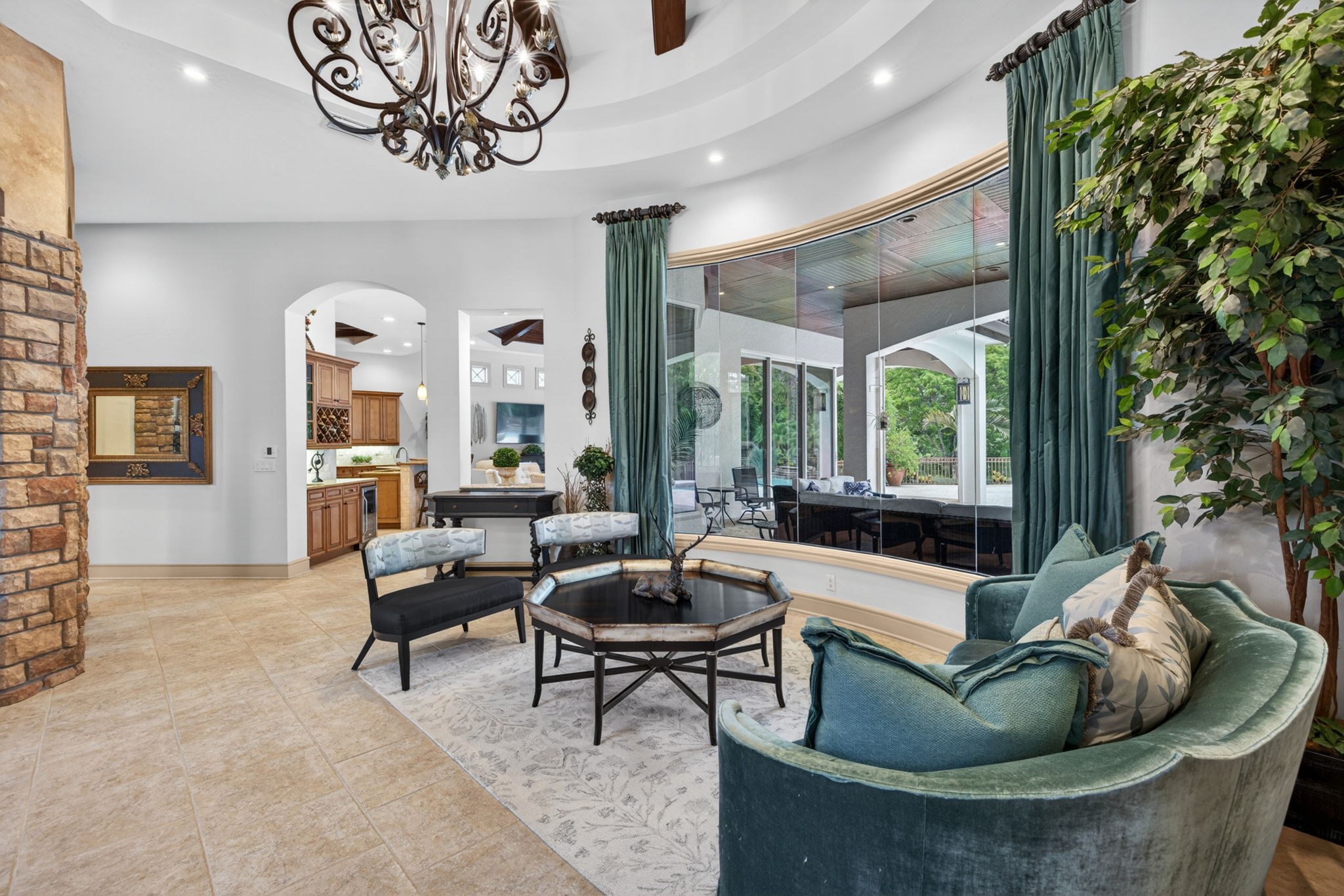 Family Room 5 of 6