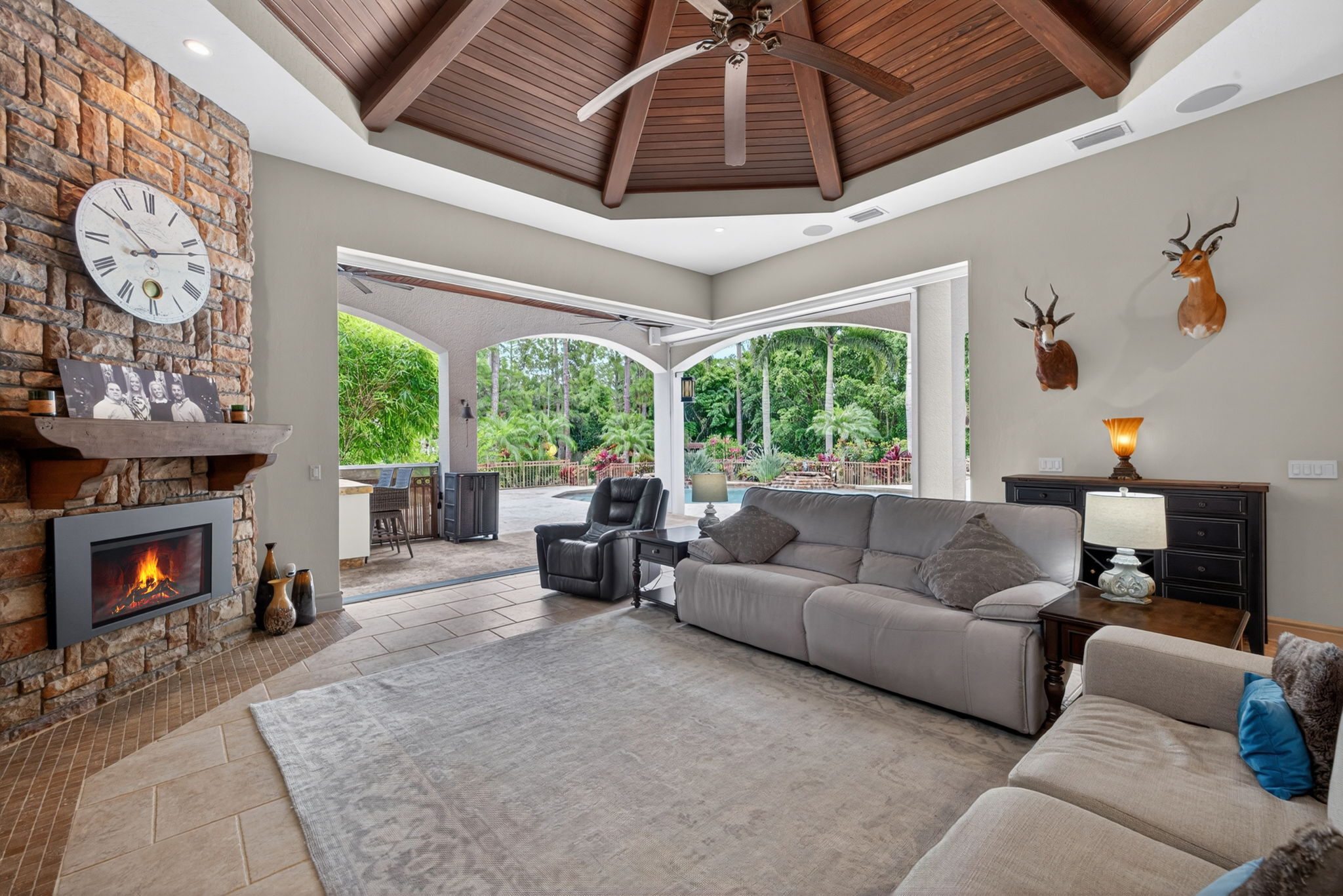 Living Room 4 of 5