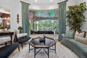 Family Room 4 of 6