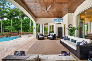 Lanai 3 of 7