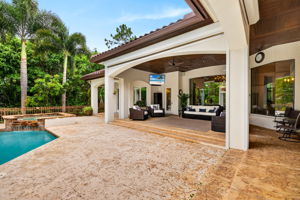 Lanai 5 of 7