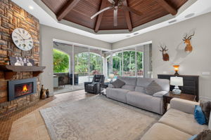 Living Room 3 of 5