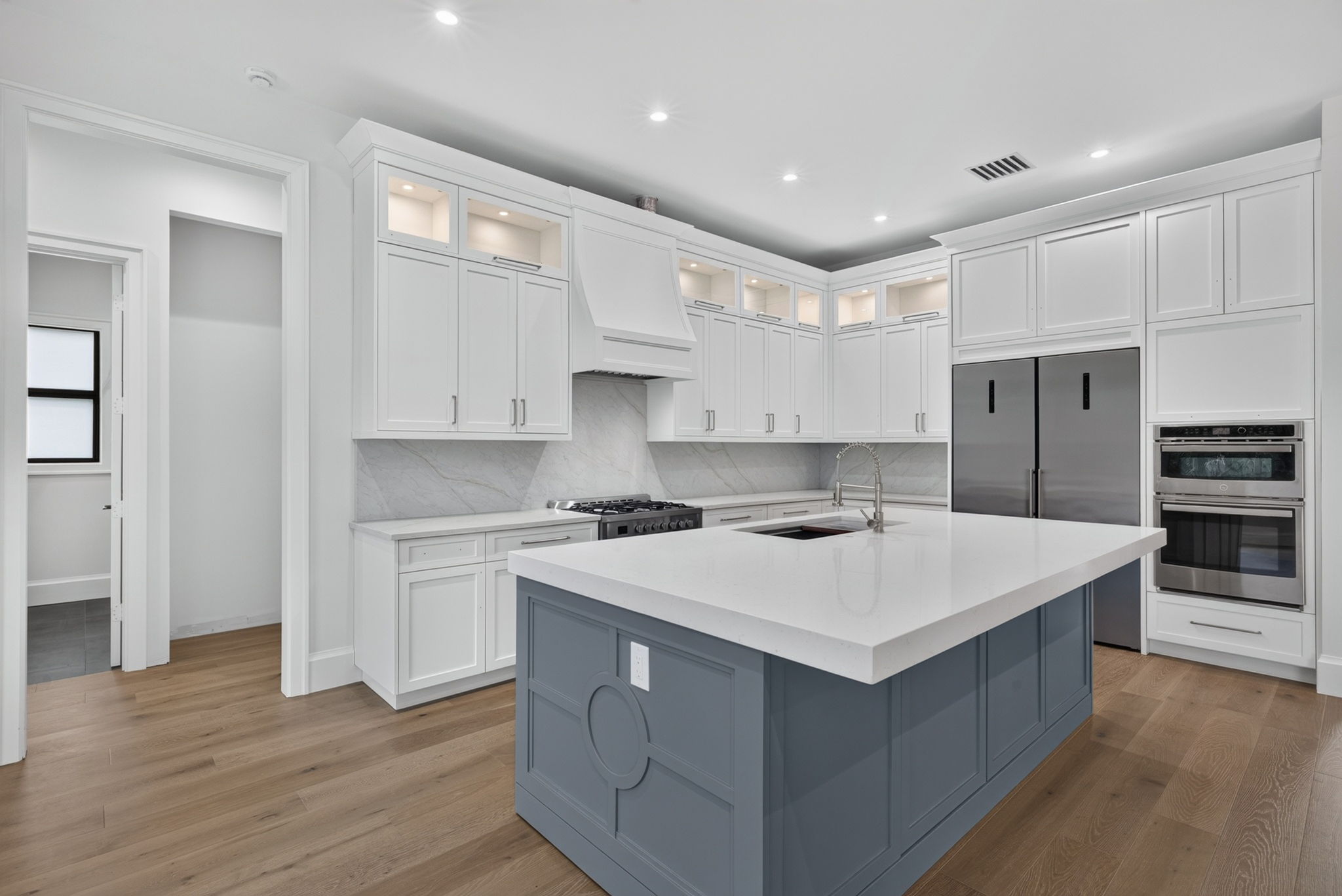 Kitchen 1 of 4