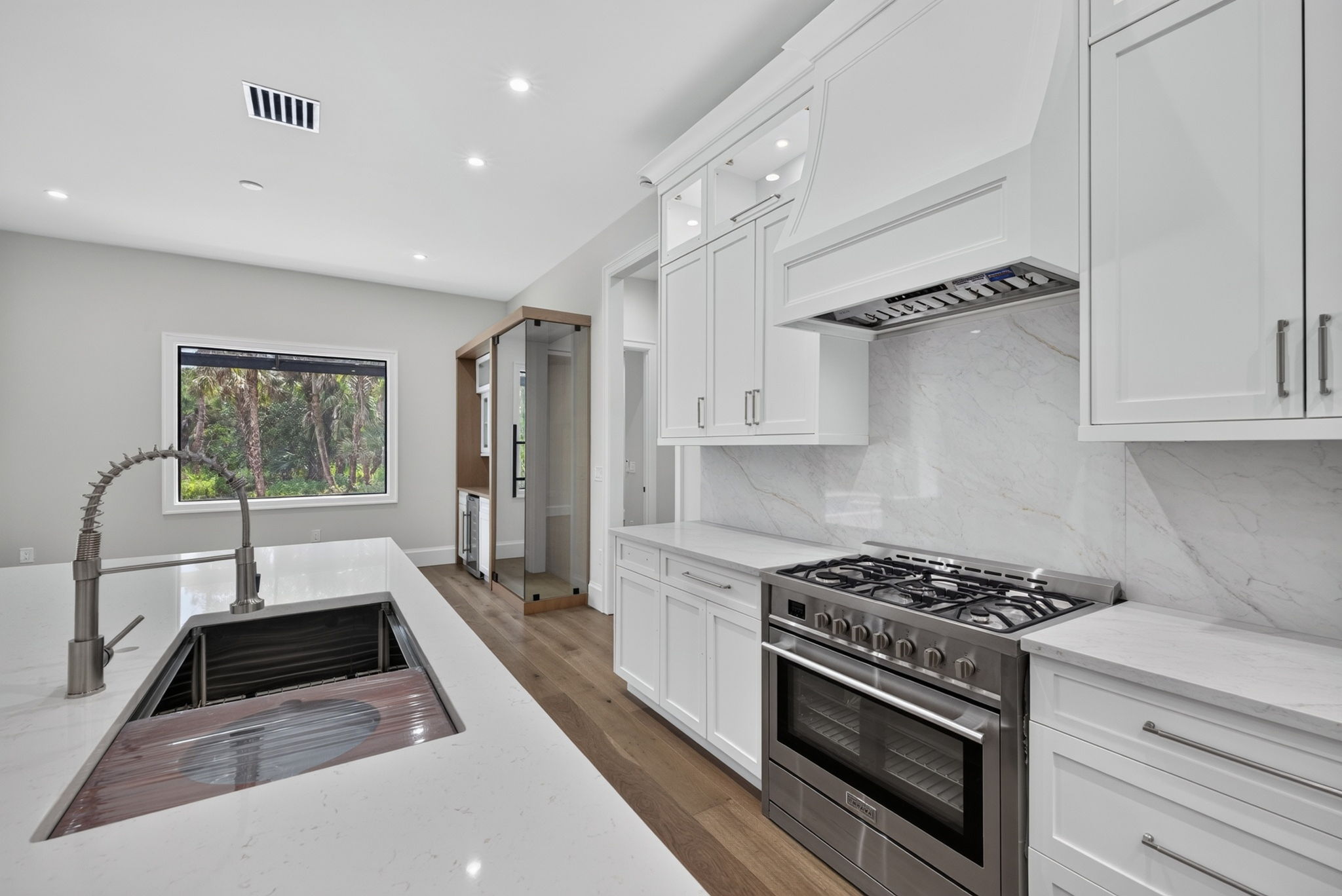Kitchen 2 of 4
