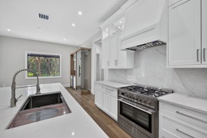 Kitchen 2 of 4