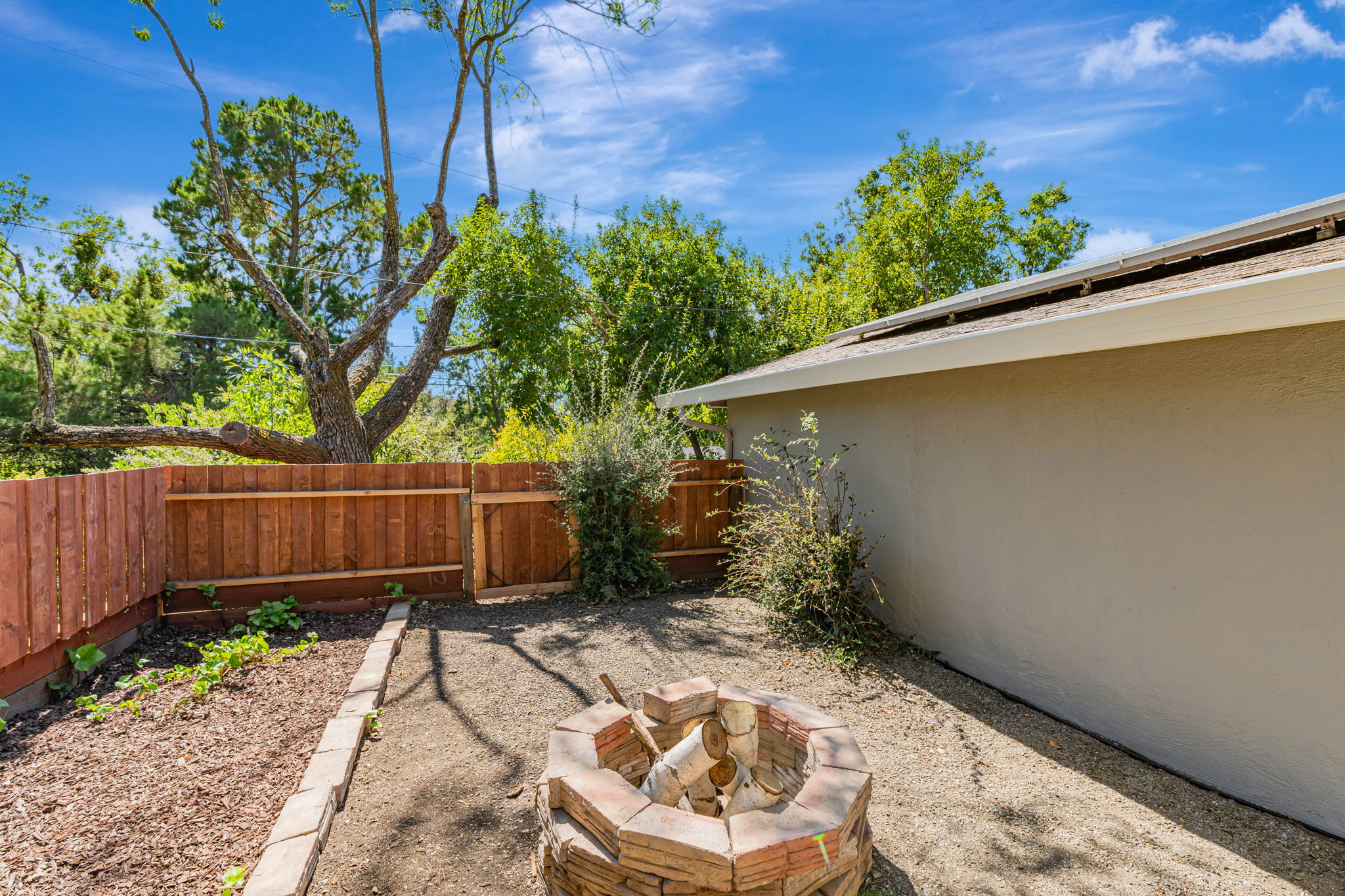 040__430 Marshall Dr