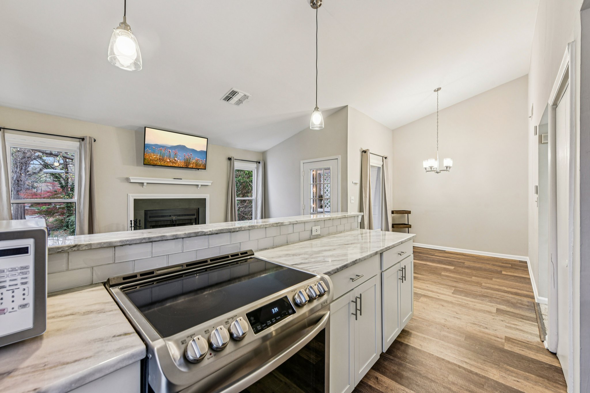 Queens Rd 732-S0512-010.jpg