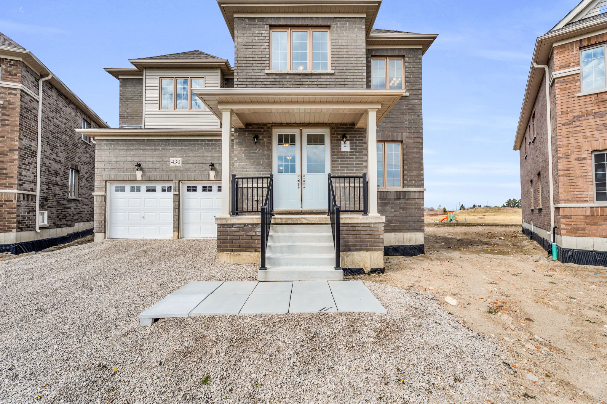 Front Porch/Entrance