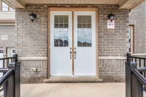 Front Porch/Entrance
