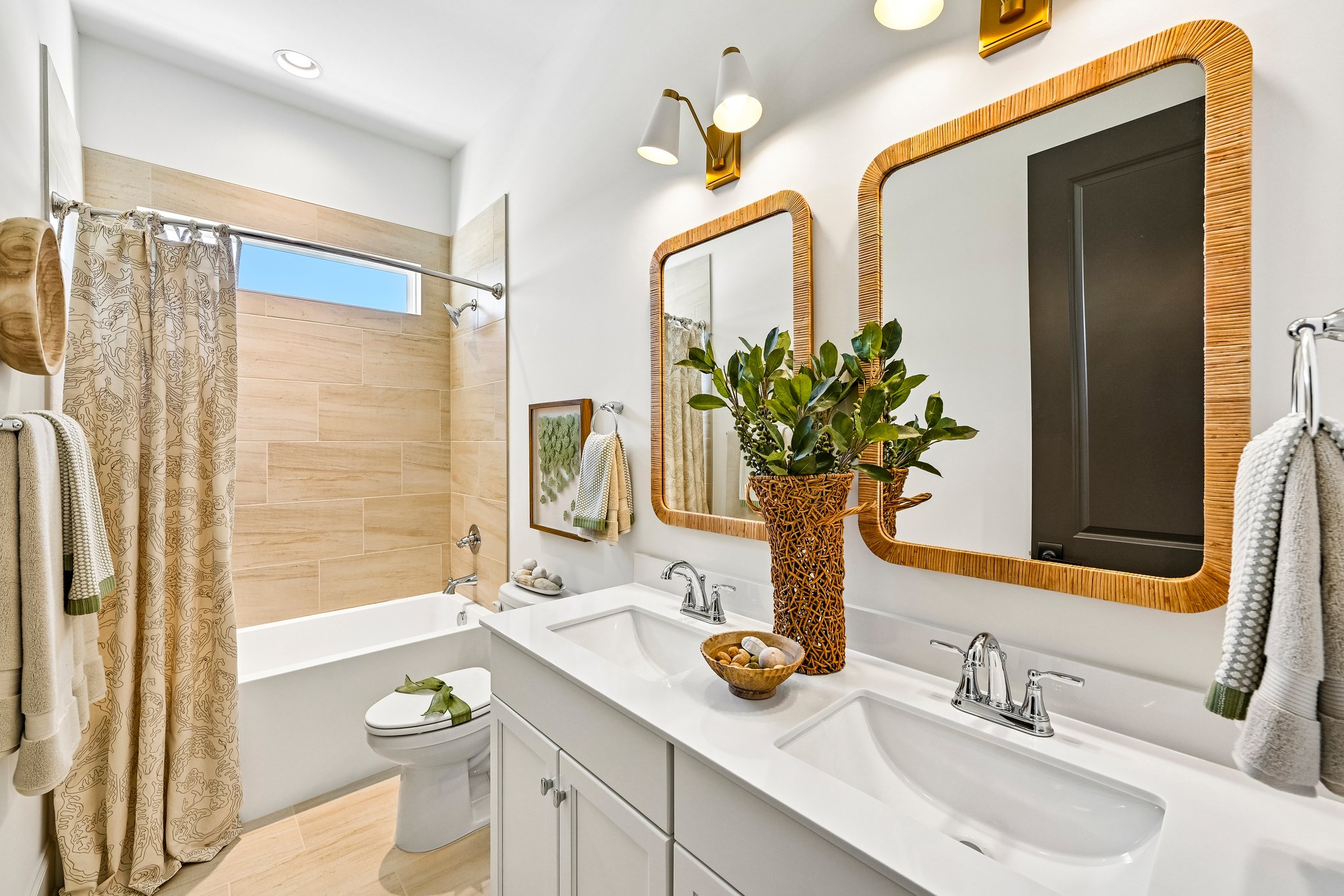 Voyager Ln NE-S1405-049r.jpg