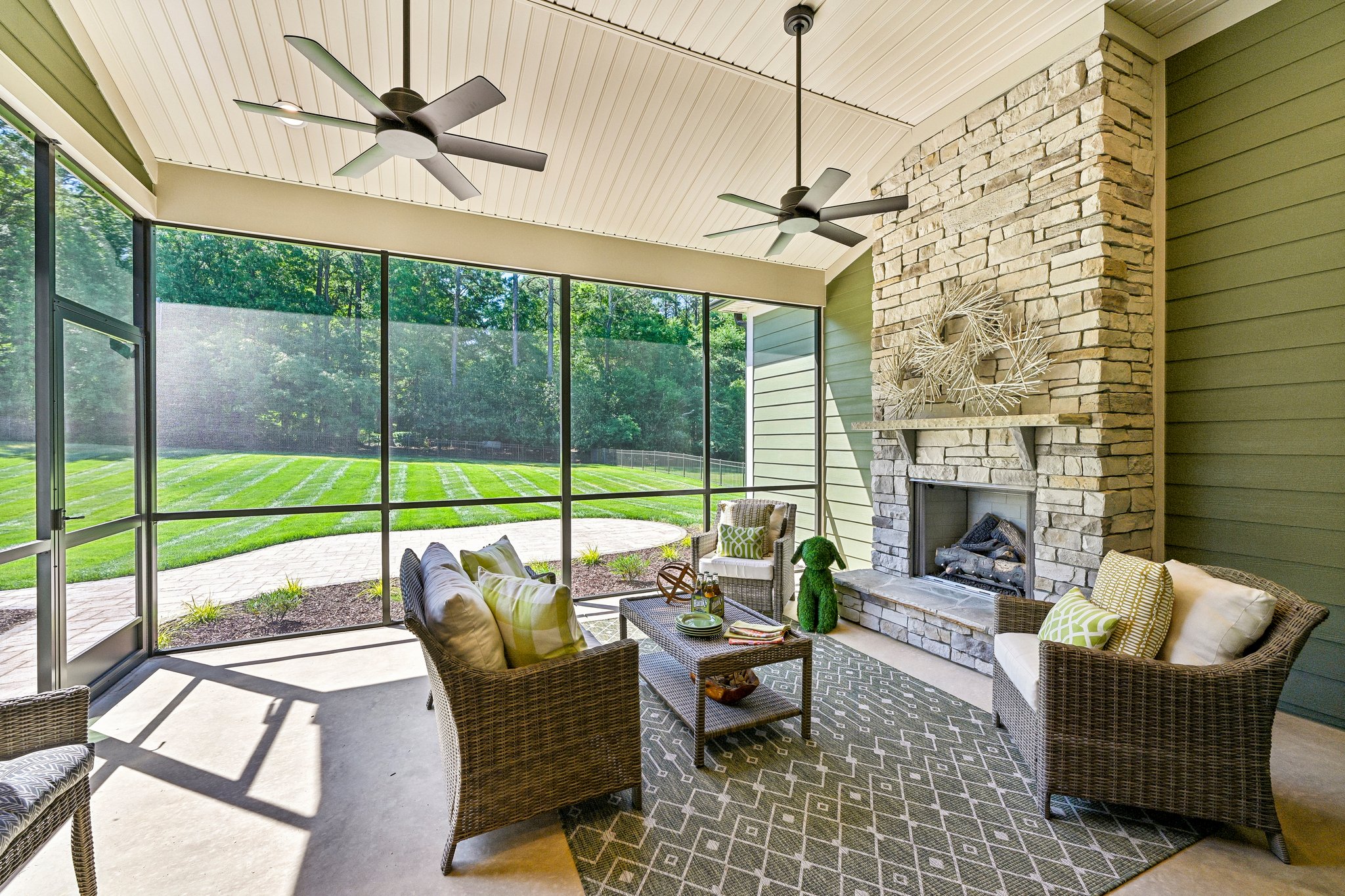 Voyager Ln NE-S1405-054r.jpg