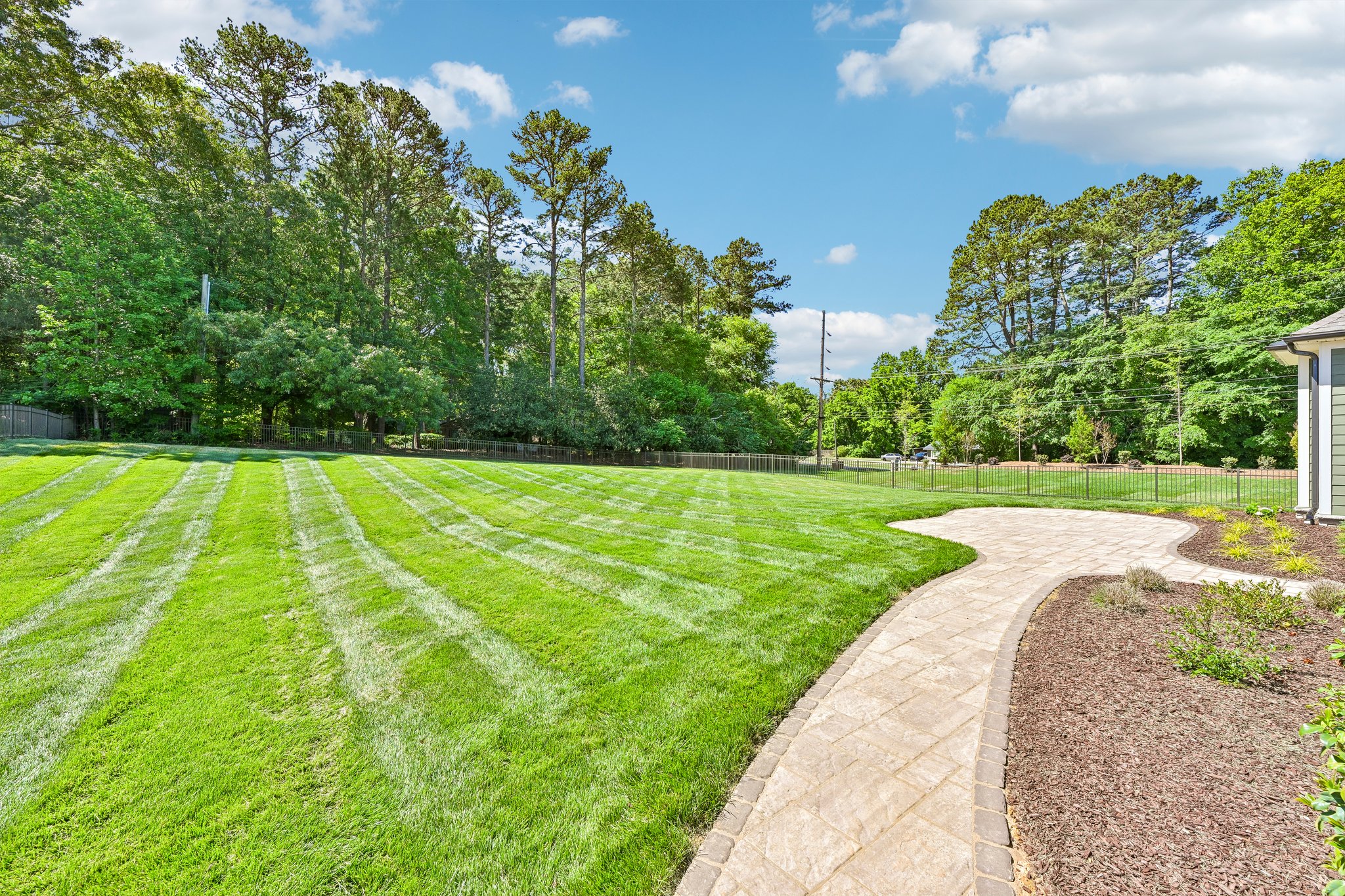 Voyager Ln NE-S1405-061r.jpg