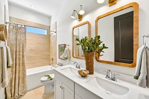 Voyager Ln NE-S1405-049r.jpg