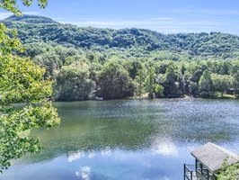 Serene setting on peaceful Bald Mountain Lake.