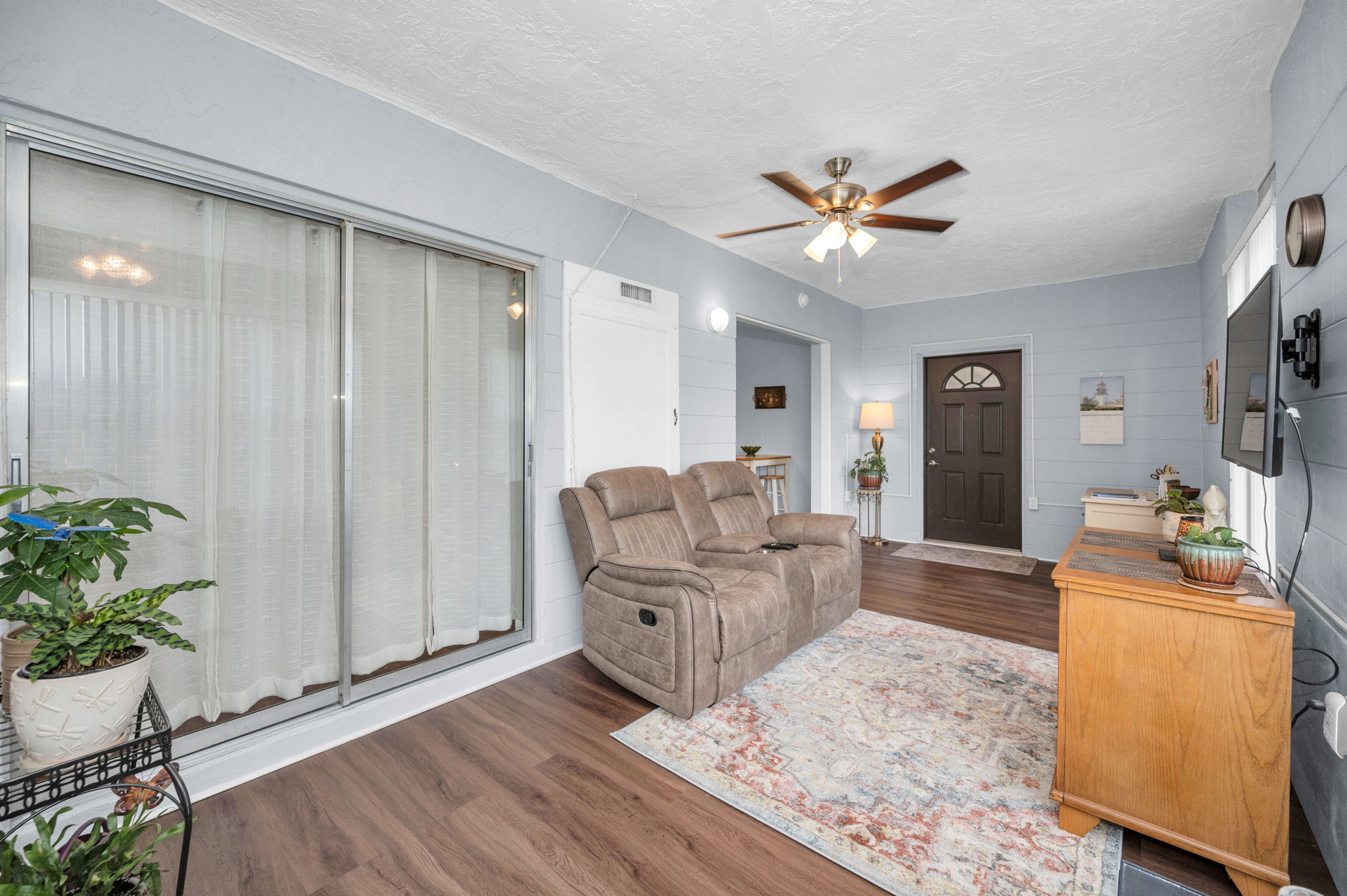 Family Room2b