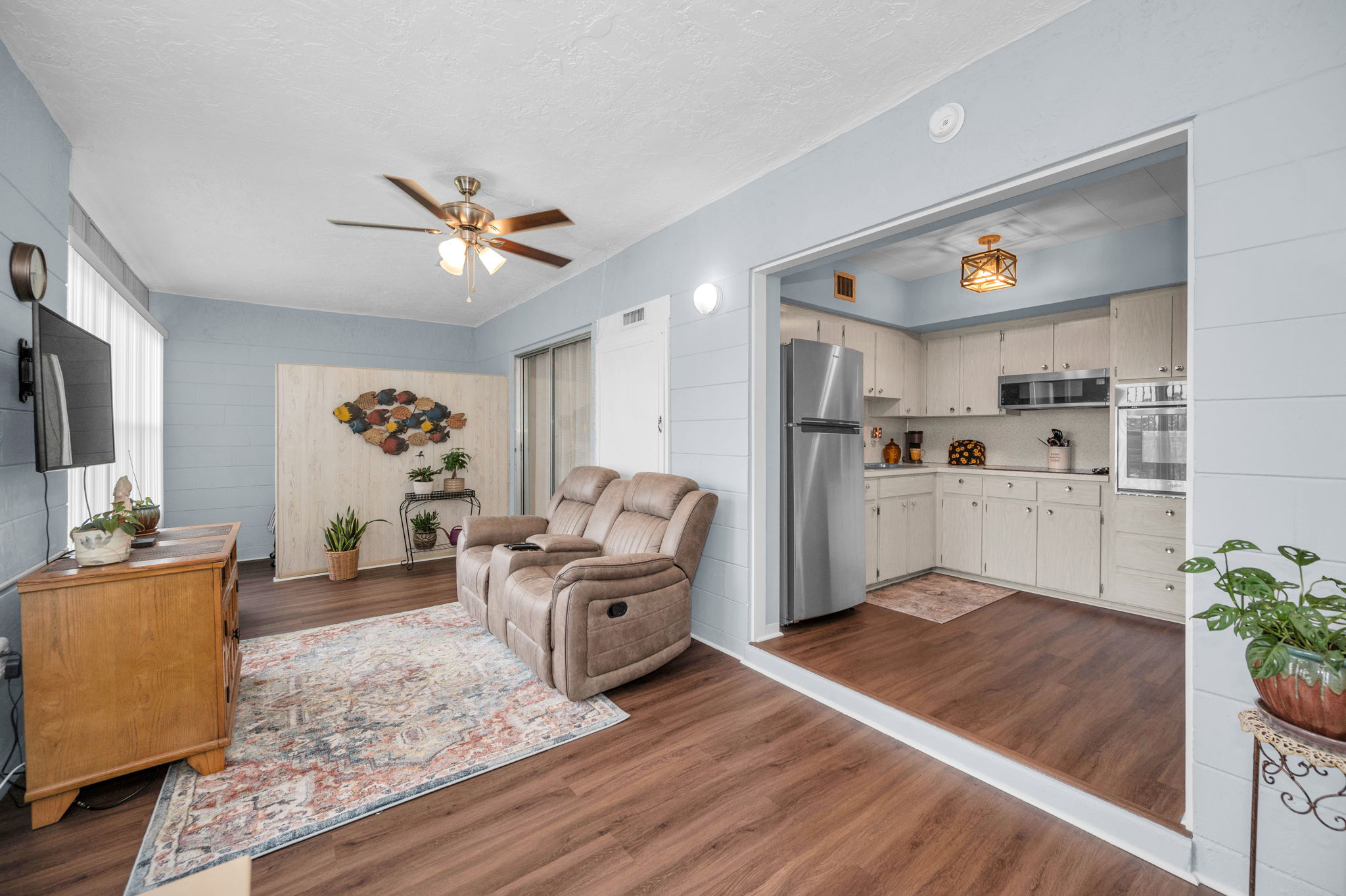 Family Room3a