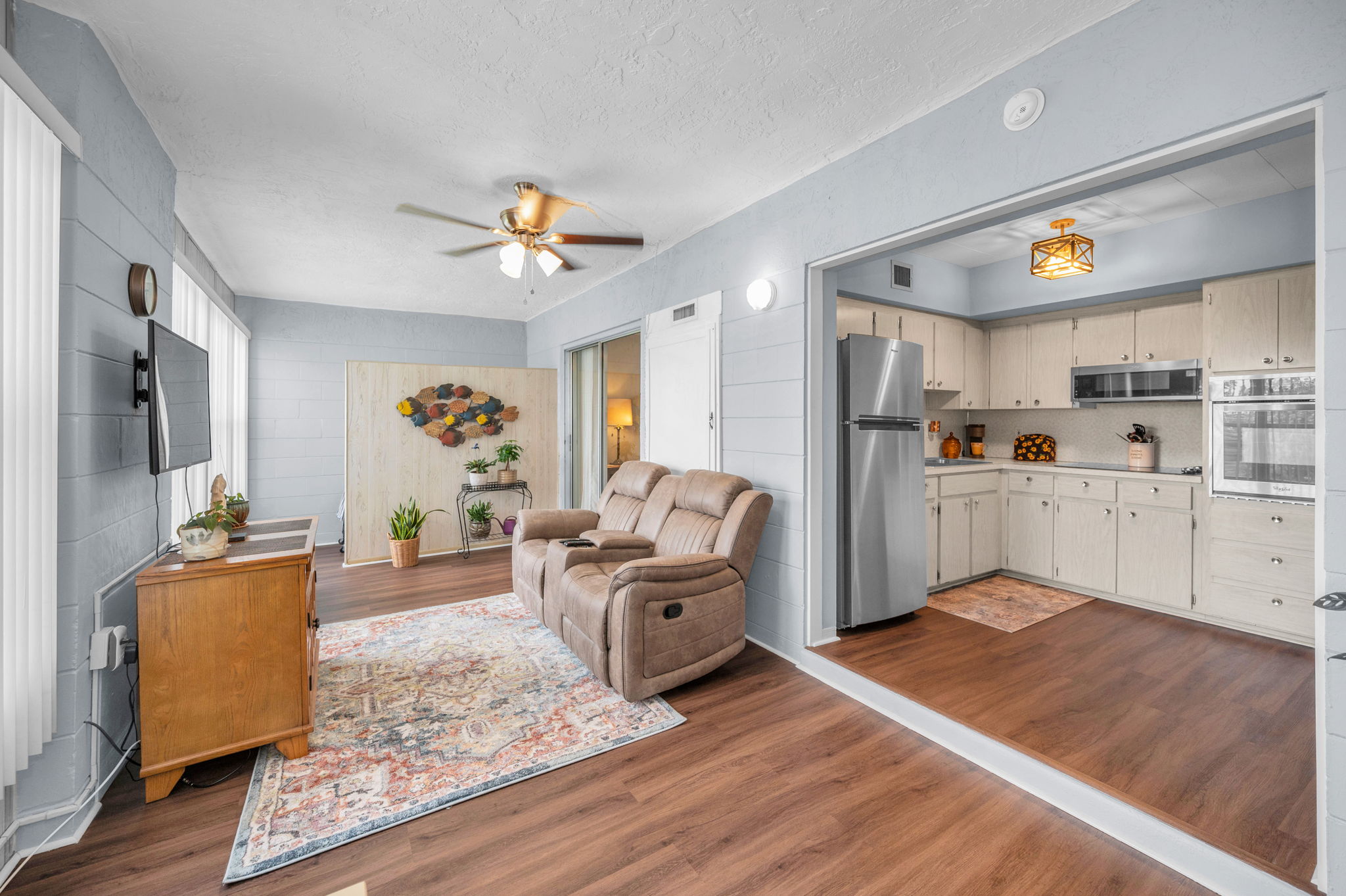 Family Room3b