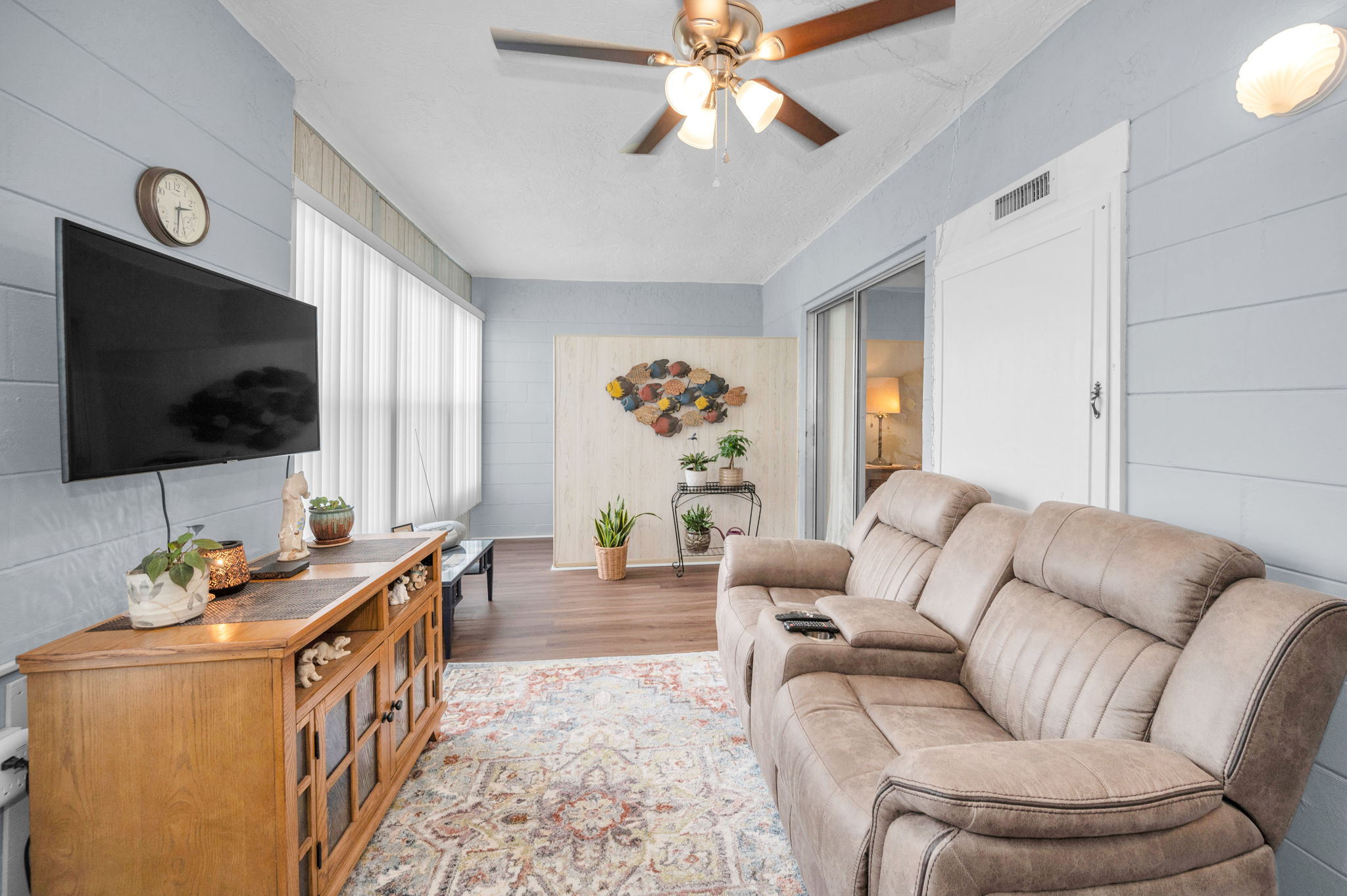 Family Room5b