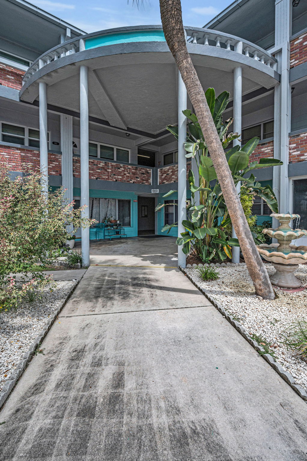 Front Exterior5