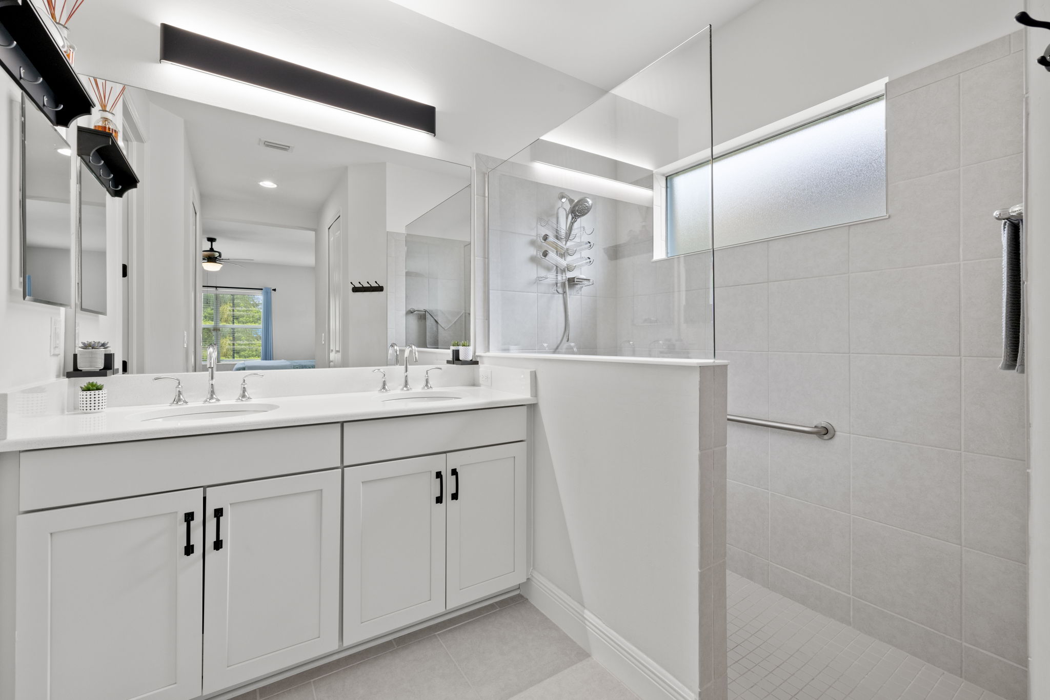 Primary Bathroom (3)