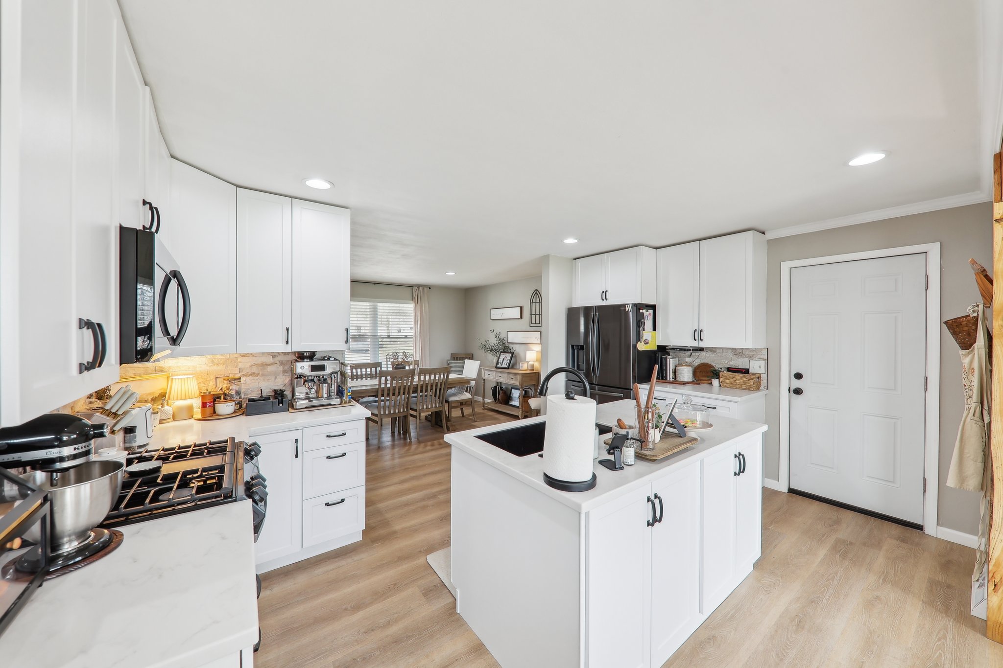 4301 Alad Dr-016.jpg