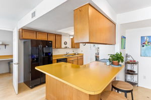Kitchen breakfast bar