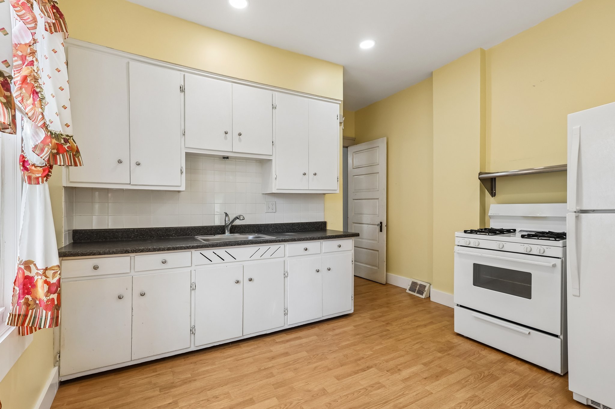 Woburn Ave-S3006-011.jpg