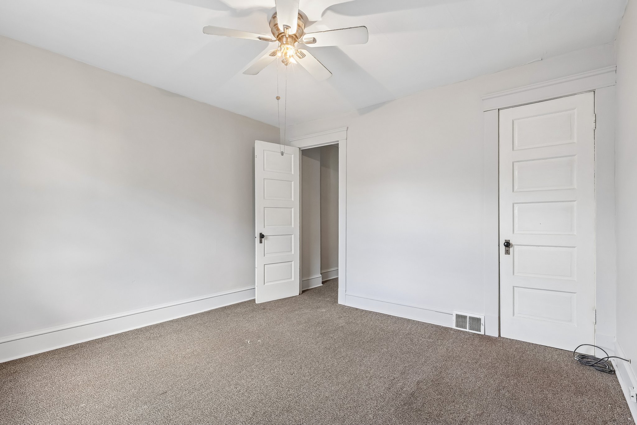 Woburn Ave-S3006-017.jpg