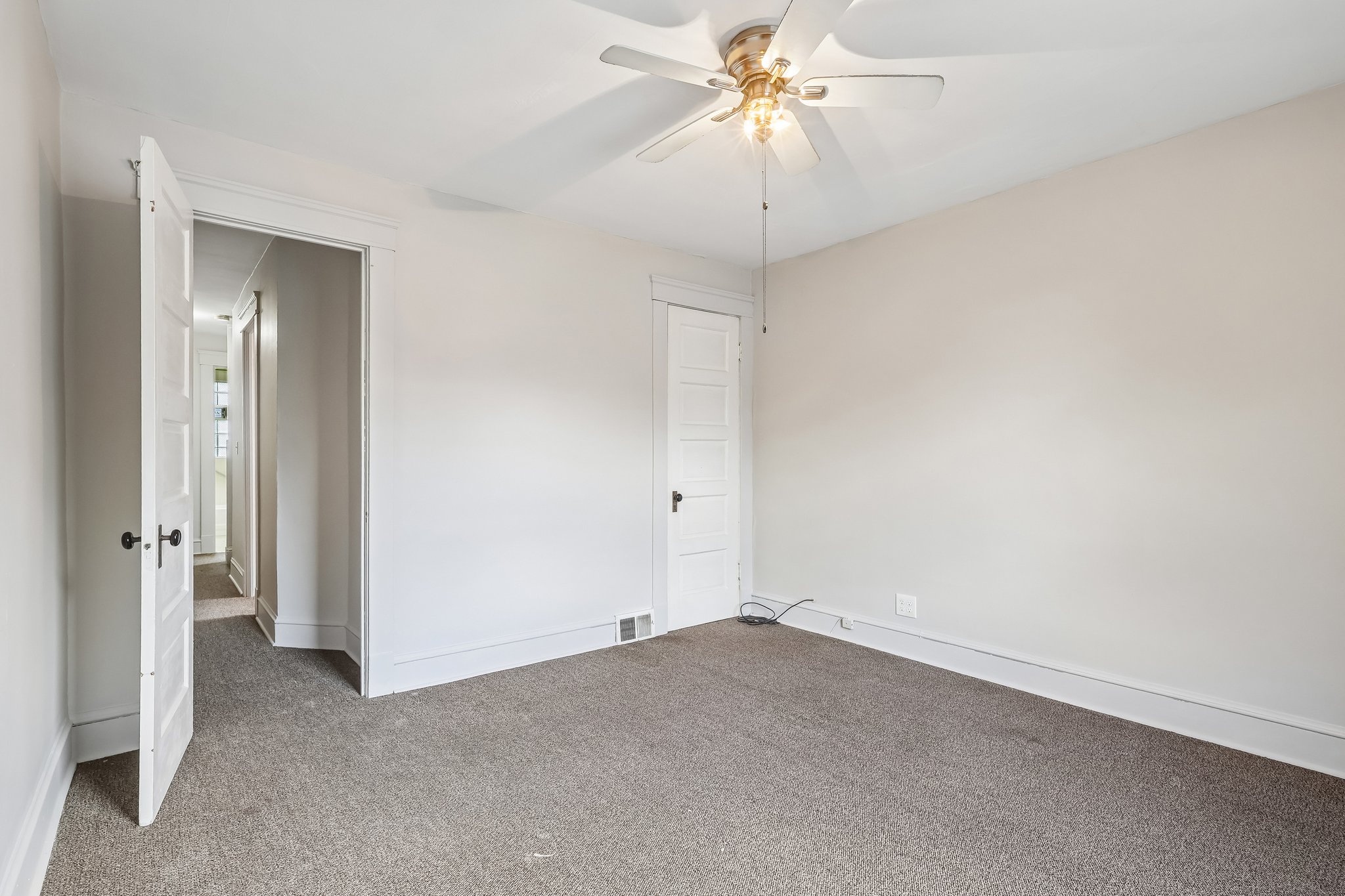 Woburn Ave-S3006-018.jpg