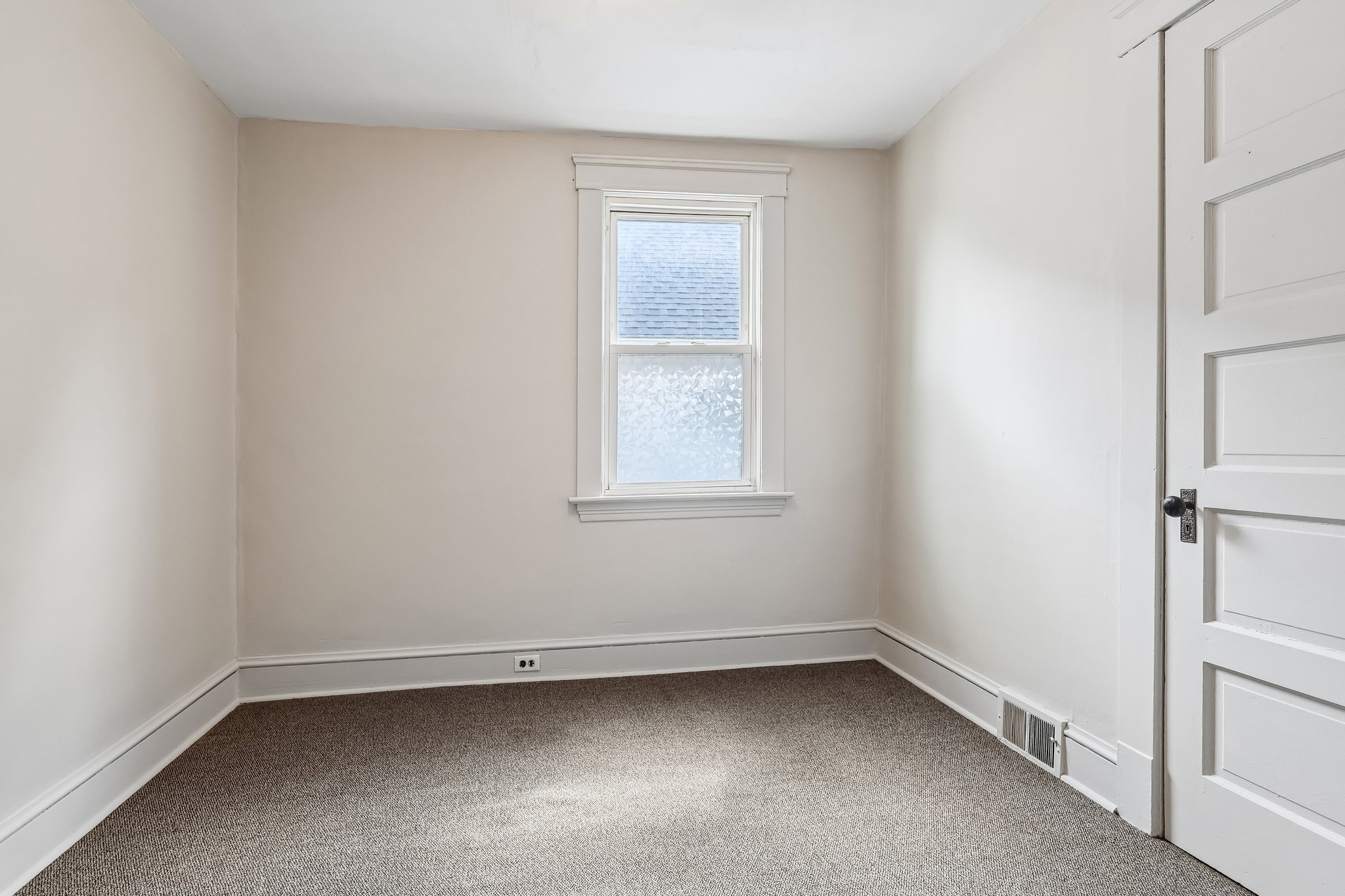 Woburn Ave-S3006-019.jpg
